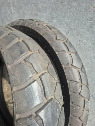 PNEU MICHELIN ANAKEE ADVENTURE 120/70 x 19 (dianteiro) e 170/60 x 17 (traseiro) SEMI NOVO