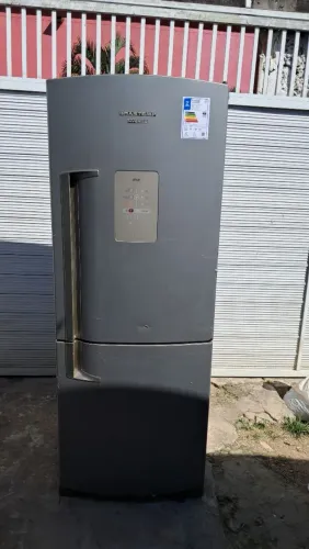 Geladeira duas portas frosfree em ótimo estado 
