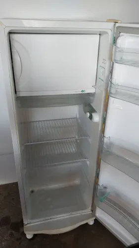 Vende-se geladeira