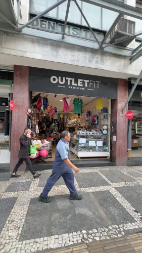 Loja ponto sensacional quase na frente galeria do rock!!