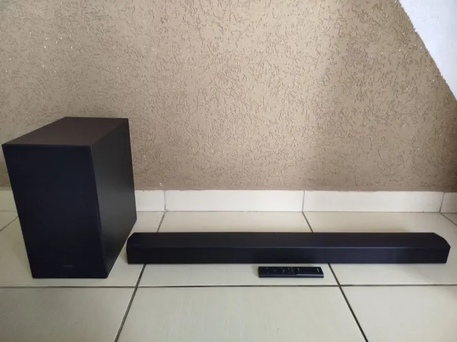 Soundbar Samsung HW-B550 410W RMS com Subwoofer Sem Fio e Controle Remoto