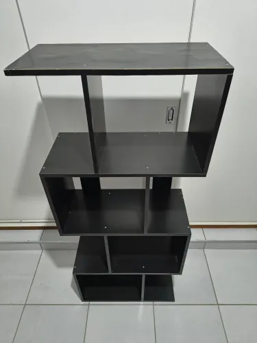 Estante preta estilo nicho preta