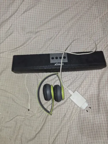 Caixa de som e fone Bluetooth funcionando normalmente