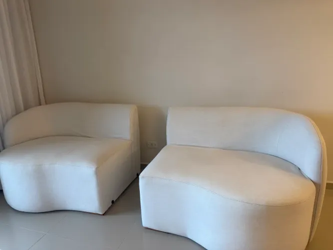 Sofa Fixo Orgânico Curvo (Ch Linho Veneza, 288×99×95 (Bipartido)) , um ano de pouco uso