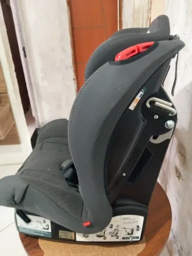 Cadeira de criança para carro semi-nova