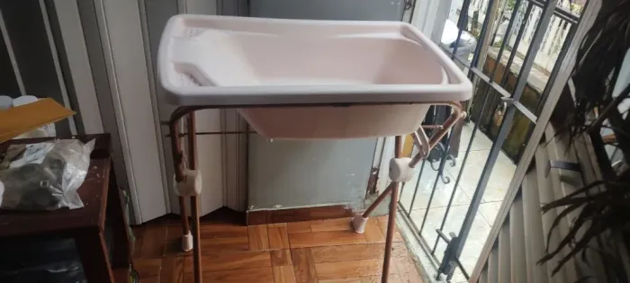 Banheira infantil com suporte/pé ? usada em bom estado