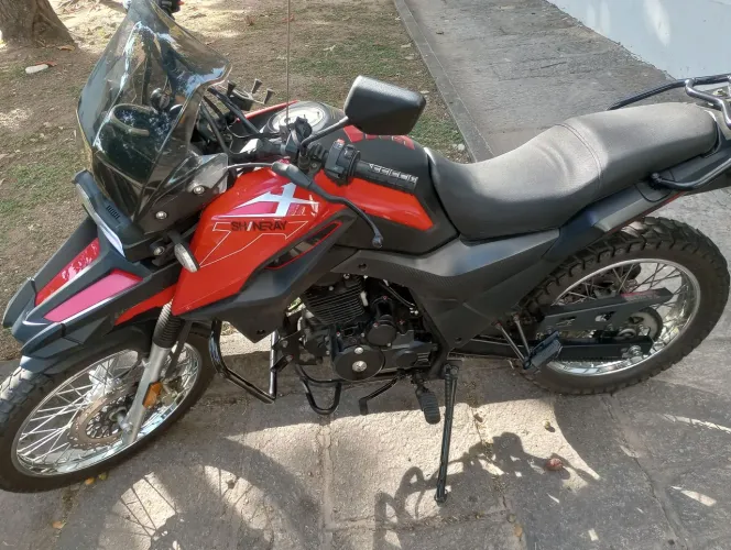 Vendo Shineray SHI 175cc. A Terceira moto + vendida da Atualidade.. Moto de Uso Próprio..