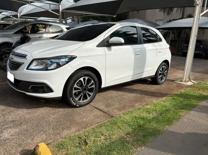 Chevrolet Onix Hatch LT 1.4 8V Flex Power Mec. 4P 2015