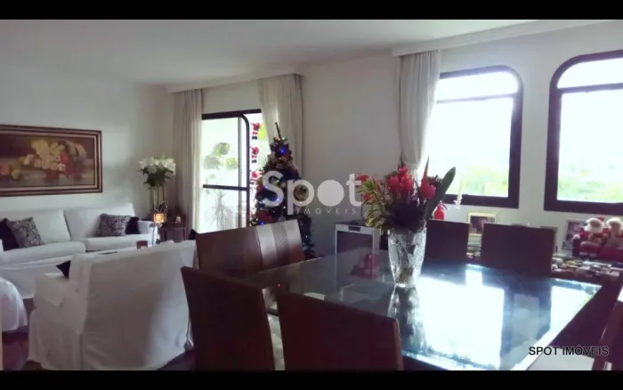 Rua nobre! Apartamento com fino acabamento - Prédio com lazer total - 2 vagas soltas