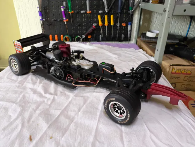 Automodelo F1 2004 Schumacher Kyosho seminovo