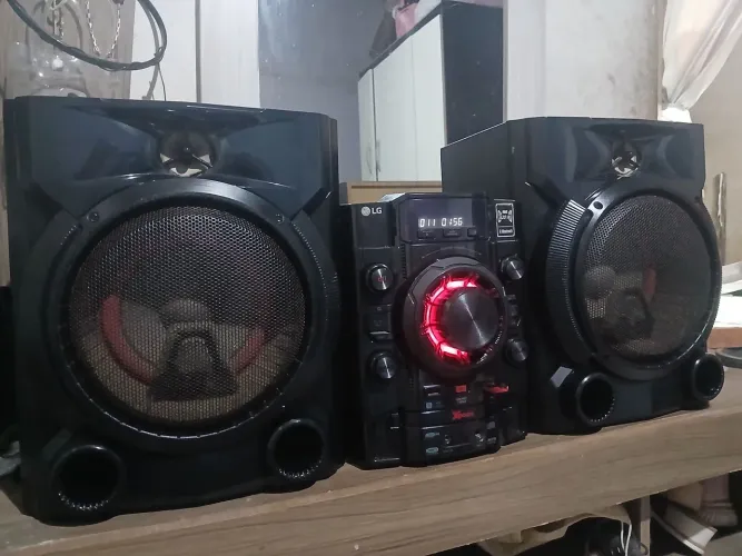 Vendo este som tem Bluetooth  da LG cm 5660 