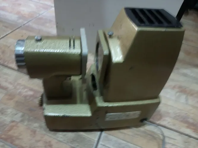 Projetor antigo para colecionador