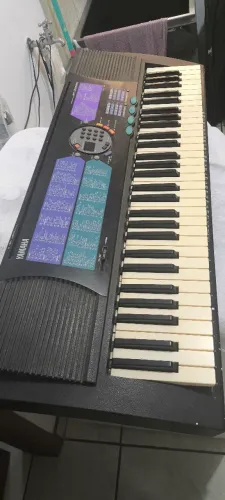 Teclado Yamaha AWM Stereo PSR-185 (USADO)