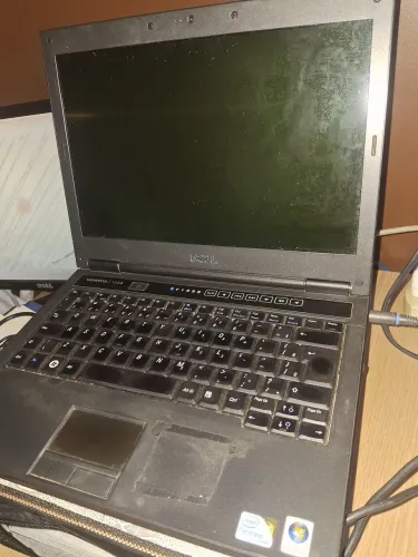Notebook Vostro bom estado...so funciona com monitor leia abaixo