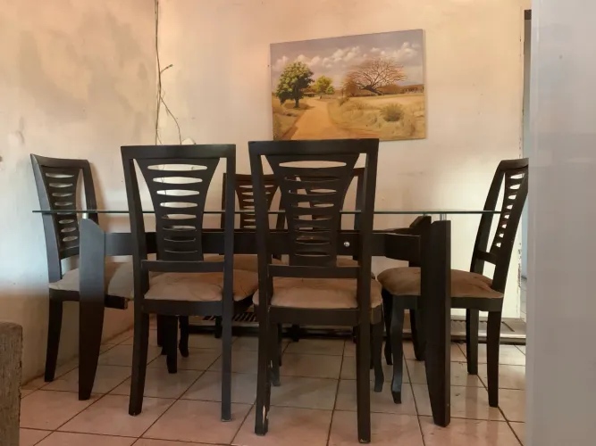 Mesa para vender logo | Vidro e seis lugares