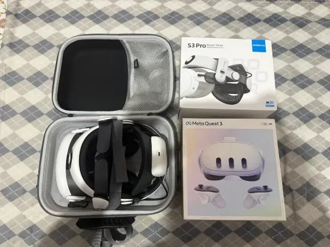 Meta Quest 3 128Gb + Bobo VR S3 Pro + Case para Headset + Capa de controles