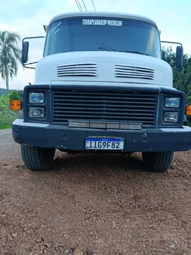 Caminhão MB caçamba toco