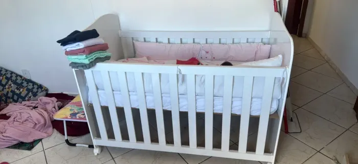 Cômoda + berço + colchão + kit berço menina ( sem mosqueteiro)