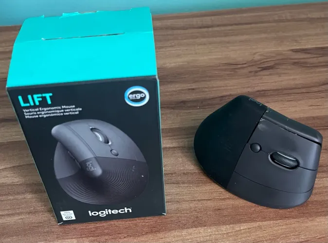 Mouse Logitech Lift (Com defeito/retirada de peças)
