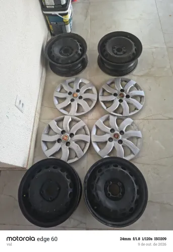 Vende-se quatro rodas de ferro aro 14 e quatro calotas