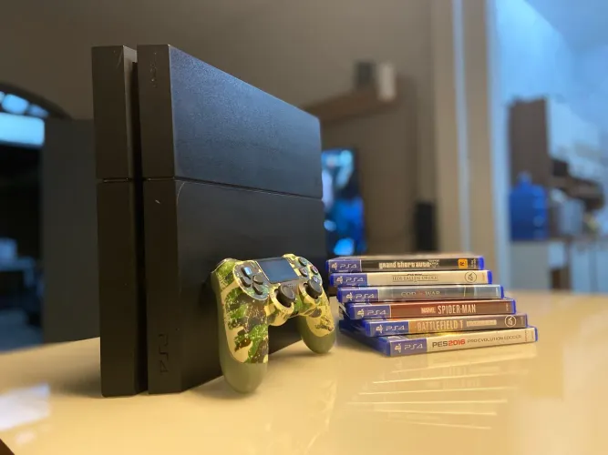 PlayStation 4 Fat 500 GB Desbloqueado + 6 Jogos + 1 Controle