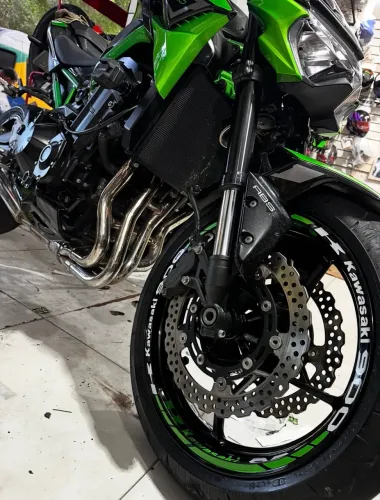 Envelopamento e faixas de todas as motos 