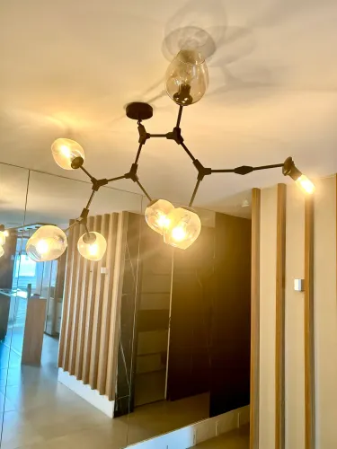 Pendente orbe preto Bella com 7 cúpulas
