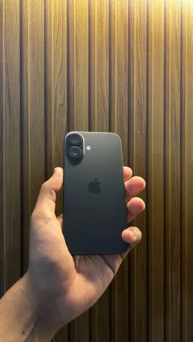 iPhone 16 128GB Preto