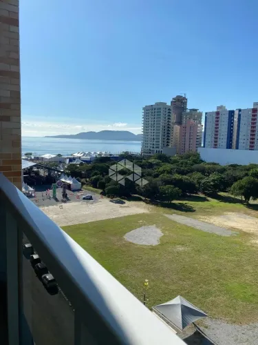 Apartamento quadra mar mobiliado 03 quartos Meia Praia, Itapema 250m do mar