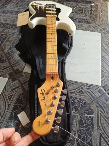 Guitarra squier Califórnia
