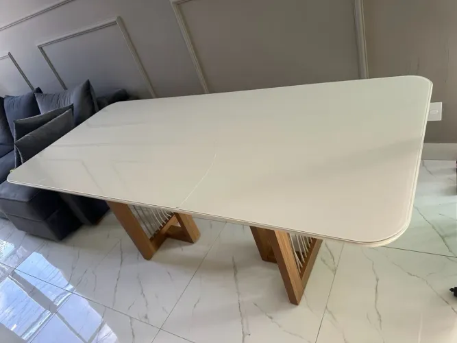 Mesa e cadeiras