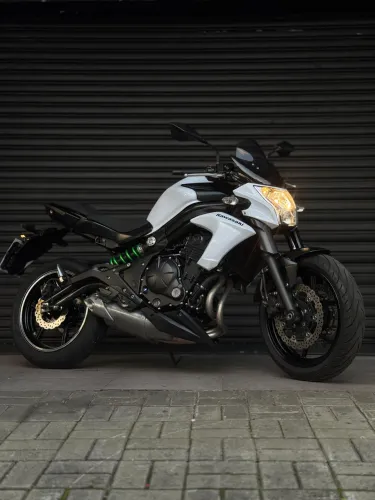 Kawasaki 650cc er6n muito nova!