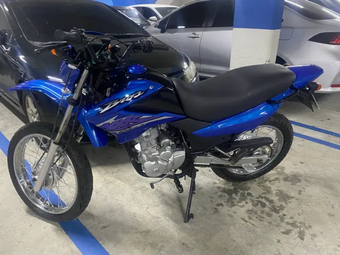 BROS 125 com partida elétrica