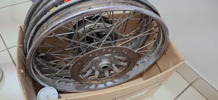 Vendo par roda raiada CG titan a Disco e um guidao caramole