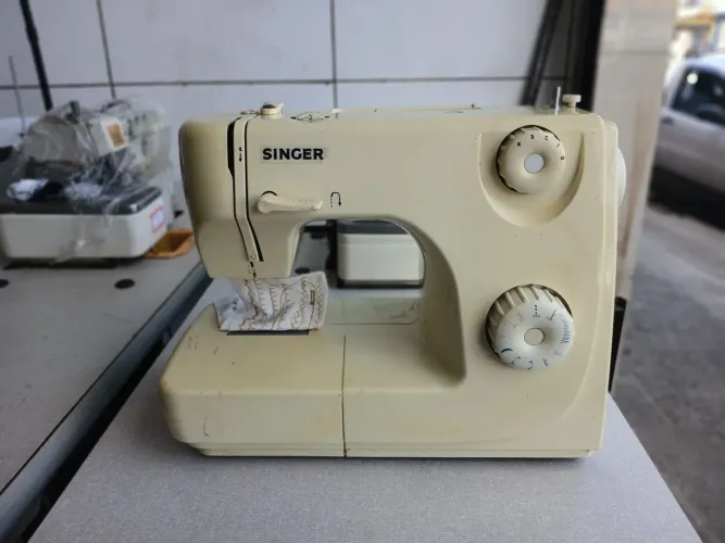 Máquina de costura Singer 8280