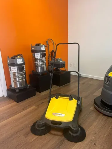 Aluguel de Varredeira Manual para varrição e limpeza de piso