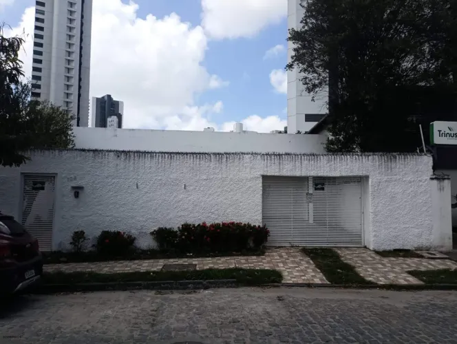 Casa para Venda em Recife, Casa Forte, 4 dormitórios, 2 suítes, 4 banheiros, 1 vaga