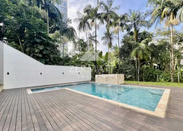 Casa com terreno de 860 m2 para sua família!