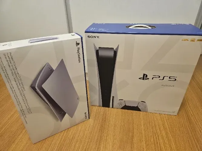 Ps5 fat com leitor + 2 controles (1 branco novo) + tampa sterling silver + base carregador