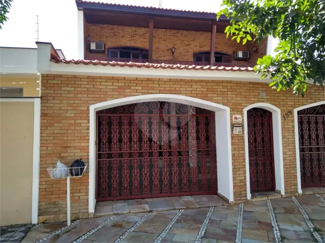 Sobrado à Venda no Jd. Leocádia
