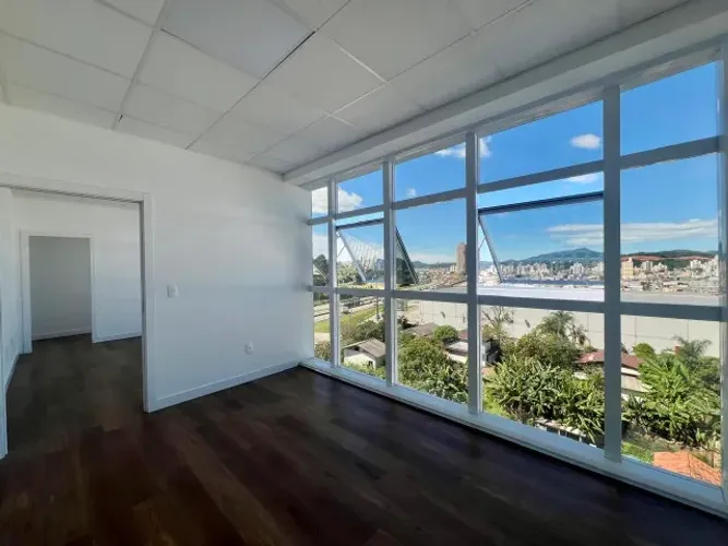Sala com 98,98m² de área privativa - Condomínio Empresarial