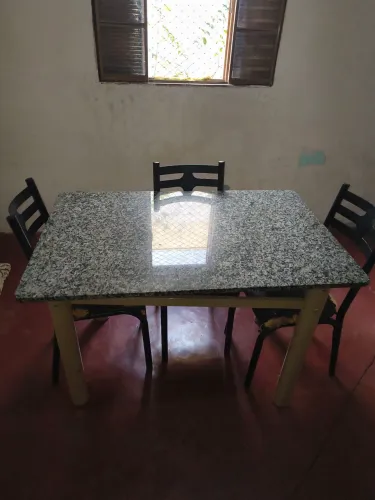 Mesa de mármore 4 cadeiras 