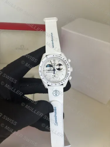 Relógio Omega MonnSwatch 42mm
