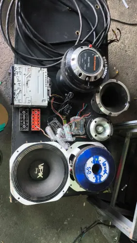 EQUIPAMENTOS DE SOM AUTOMOTIVO