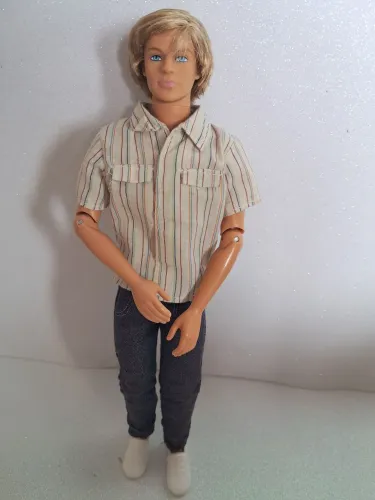 Boneco Ken Fashionista anos 2000 articulado