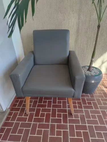 Poltronas lindas, seis unidades por preço campeão, para vender logo.