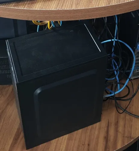 Computador desktop usado Core i3 + monitor + Cabos (8GB ram SSD Oportunidade