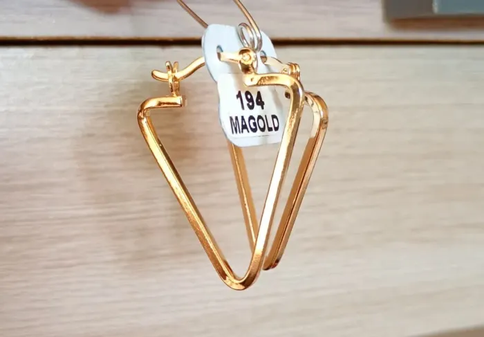 Argola geométrica semijoia, Magold