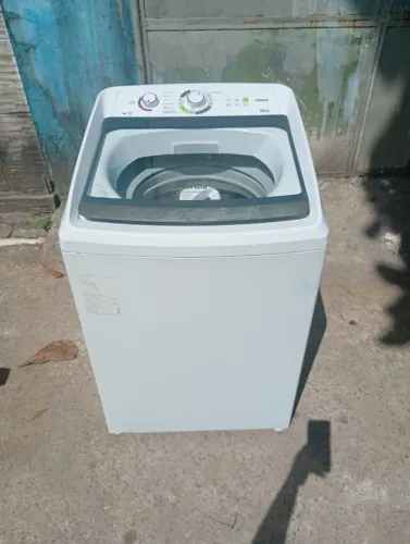 Máquina de lavar roupa funcionando perfeitamente