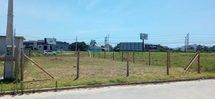 Terreno à Venda em Garopaba no Loteamento Lagoa Encantada 361 m² com Escritura e Financiá